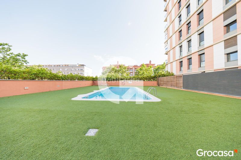 Foto c6b5dbc3-5a24-4432-b9a1-bb69b7a4d7b6. Planta baixa amb calefacció aparcament piscina a Terrassa