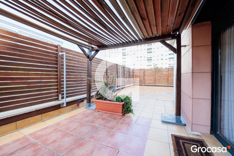 Foto df2cfea0-6081-4d66-b519-76a03637bdb6. Planta baixa amb calefacció aparcament piscina a Terrassa