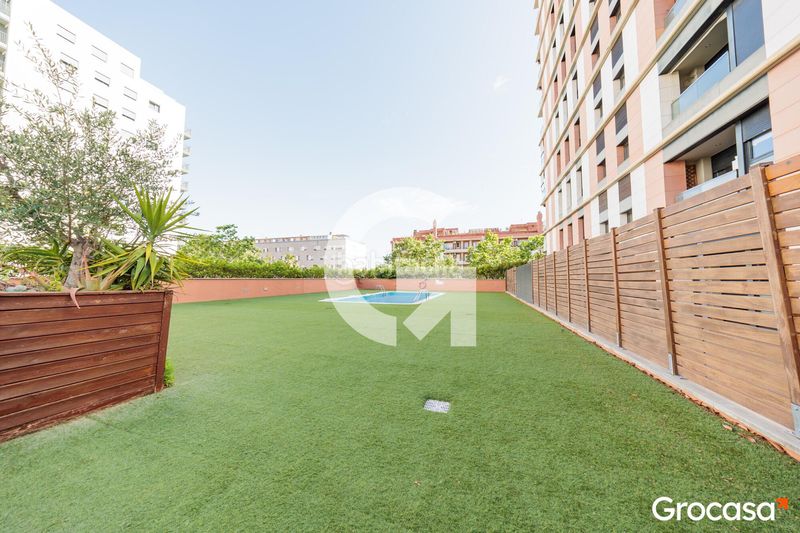 Foto fa1945f4-c7f8-48fc-a5f7-053d17ee1ac9. Planta baixa amb calefacció aparcament piscina a Terrassa