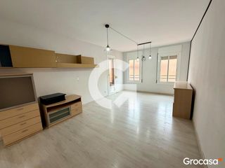 Pis a Sagnier-Plaça de Catalunya. Piso amplio de 4 habitaciones en sant jordi en el prat de llobre