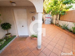 Casa adosada en Av comte gomez de orbaneja. Exclusiva casa en segur de calafell