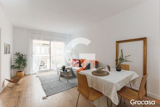 Pis  Cl graner de. Piso reformado en collblanc