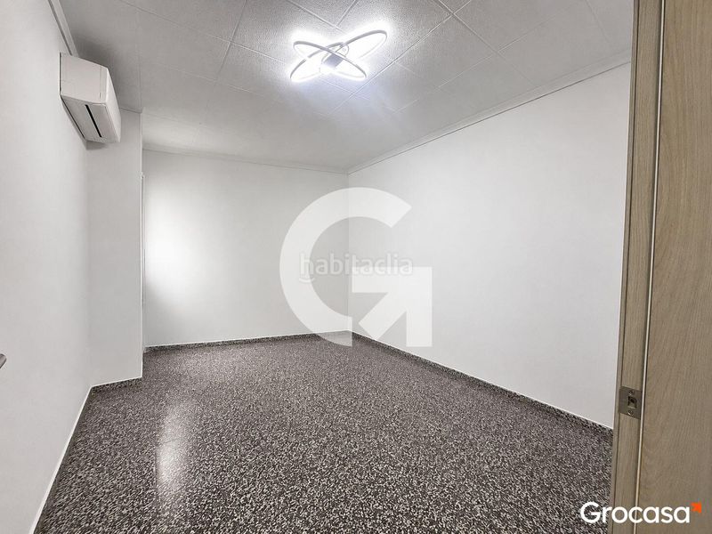 Foto 0f34fc75-19ae-4252-9522-fb71d3b08c2b. Pis a Sants-Badal Barcelona