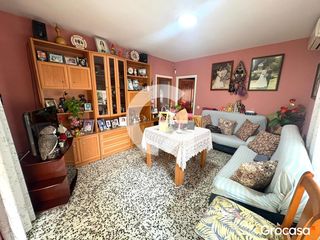 Flat in Rocafonda. Piso de 92 m con gran balcón y 3 hab en rocafonda