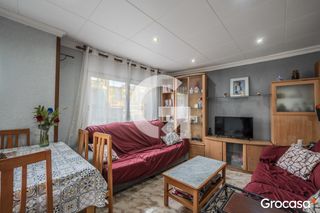 Flat in Carmel. Luz natural, balcón y comodidad en una vivienda lista para vivir