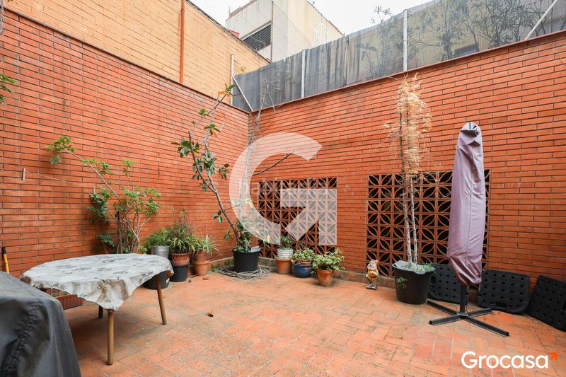 Foto 2a9df291-6e15-418a-bd60-8f9cd7829d90. Casa adossada amb calefacció aparcament a Horta Barcelona