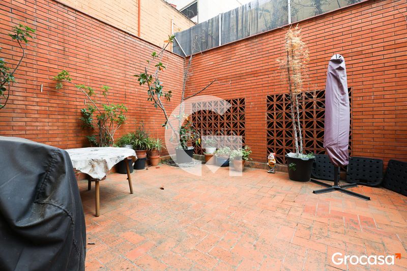 Foto 399a0292-8491-4319-bb43-03f8105ed680. Casa adossada amb calefacció aparcament a Horta Barcelona