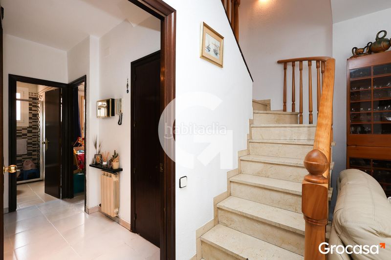 Foto 579946df-6b6a-4d2a-b758-5eadf34600e5. Casa adossada amb calefacció aparcament a Horta Barcelona