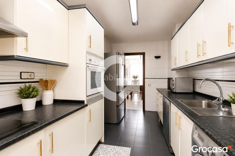 Foto 94c0e610-79eb-4d4a-8487-62414c1c02fd. Casa adossada amb calefacció aparcament a Horta Barcelona