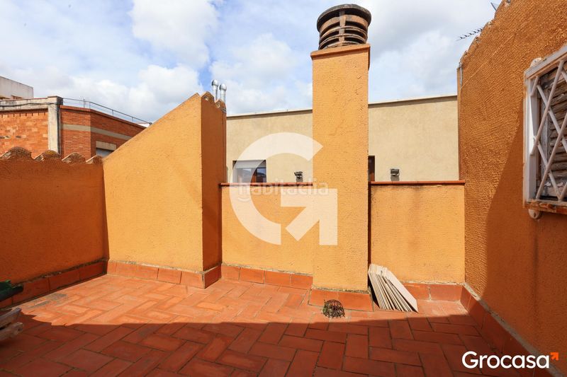 Foto b9035961-cfa4-4999-a6ea-0dce0ff9eb5a. Casa adossada amb calefacció aparcament a Horta Barcelona