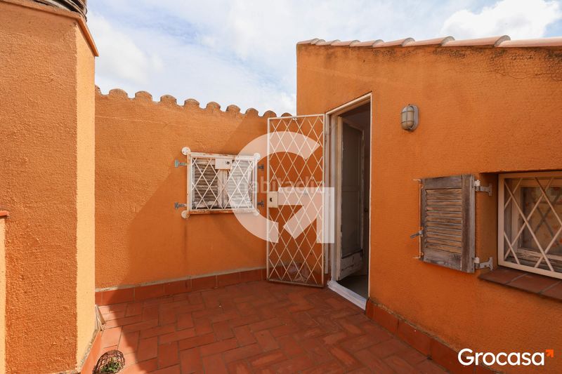 Foto e5e2c8bc-a147-4976-bb05-898bfa49f8ae. Casa adossada amb calefacció aparcament a Horta Barcelona