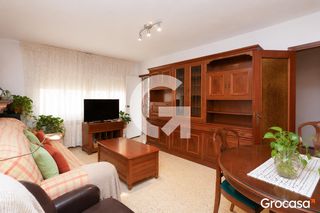 Pis a Horta. Piso con balcon en eduardo toda