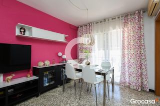 Flat  Cl garrofer. Piso luminoso con cocina reformada y balcón!