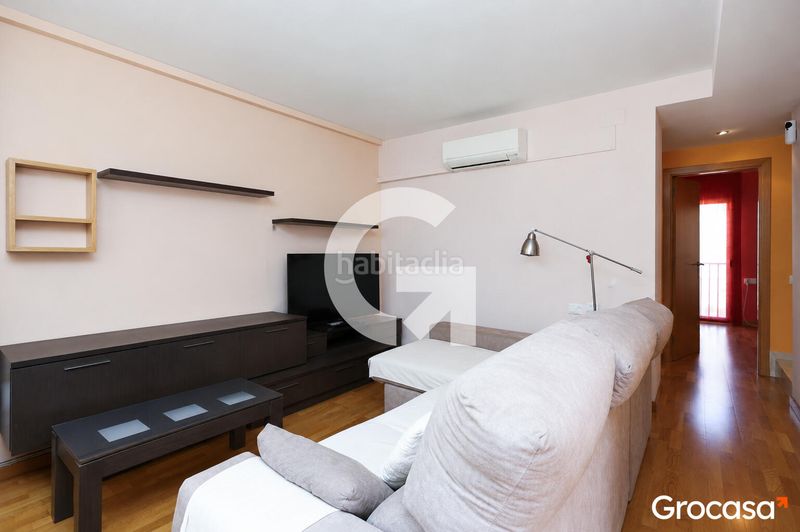 Foto b3740908-31af-4cec-bebe-b06eadfe875b. Casa adossada amb calefacció aparcament a Torrent Ballester Viladecans