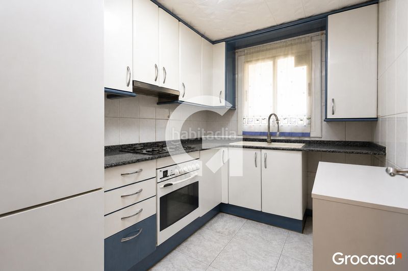 Foto e4739dfb-c096-4309-83b5-e5c330df1f8e. Pis amb calefacció a Sant Ildefons Cornellà de Llobregat