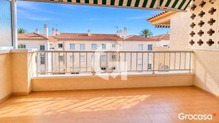 Ático  Cl josep tarradellas de. Piso a pasos del mar con parking 3 habitaciones y 2 baños