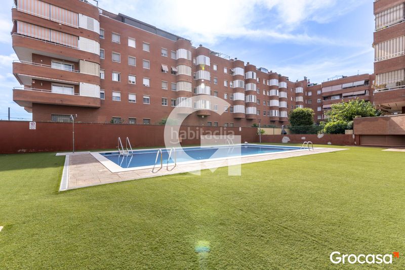 Foto c861f30f-9d69-43fc-834a-e83b187aa02e. Pis amb calefacció aparcament piscina a Fontsanta-Fatjó Cornellà de Llobregat
