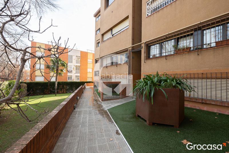 Foto 4f9f12c6-ed0a-4b39-9933-a1c2a278fed1. Dúplex amb calefacció aparcament a Horta Barcelona