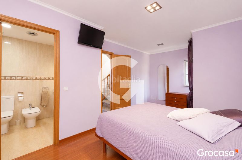 Foto 621a263f-a19e-4a68-ac32-e9a4ae0ea841. Casa adossada amb calefacció aparcament a Centre Viladecans