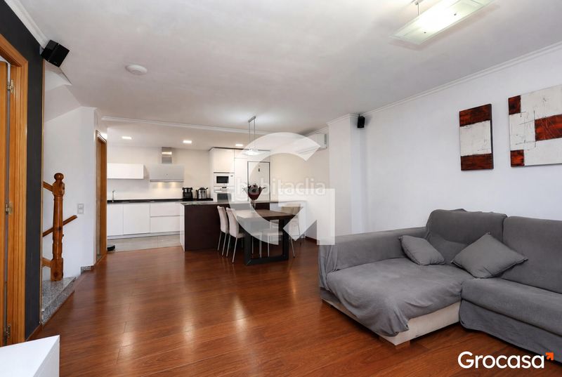 Foto 7a9eb35f-f739-47de-b4bc-e9aaf426ed3a. Casa adossada amb calefacció aparcament a Centre Viladecans