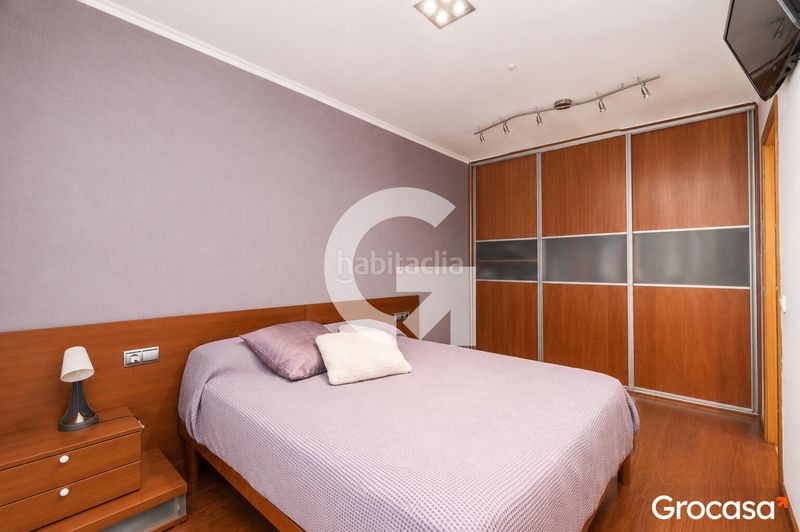 Foto a995ea7e-aa94-4005-b3c6-7597abb59802. Casa adossada amb calefacció aparcament a Centre Viladecans