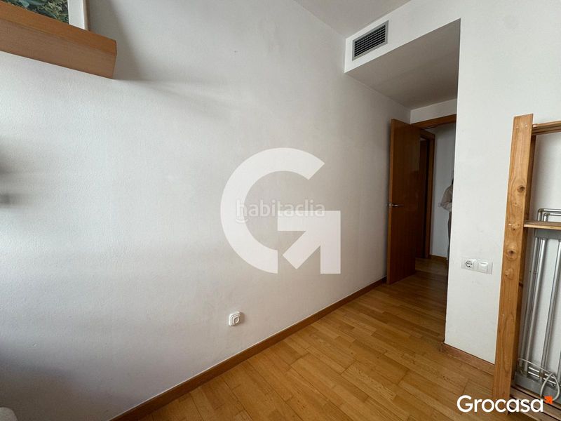 Foto f5edb86c-07aa-43a6-9bd5-45cbb1b4762c. Pis a Sants-Badal Barcelona