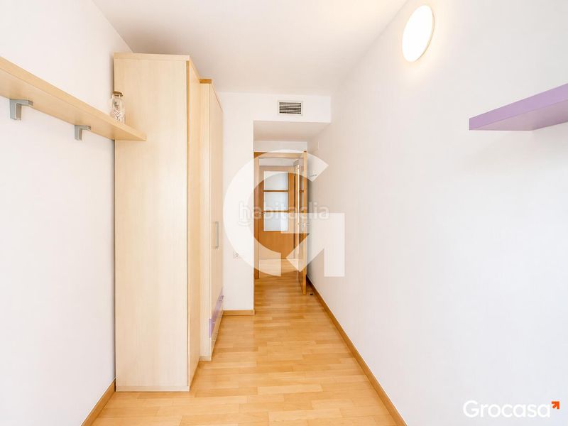 Foto ff53bd74-0c31-44d0-8444-17ec4d4ed5db. Pis a Sants-Badal Barcelona