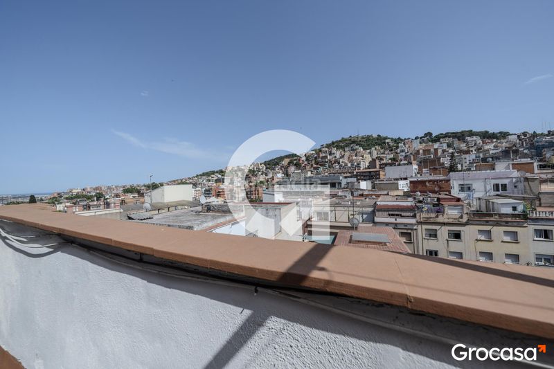Foto b593a117-fb35-406e-85ac-fd57e9a5ebca. Àtic a Carmel Barcelona
