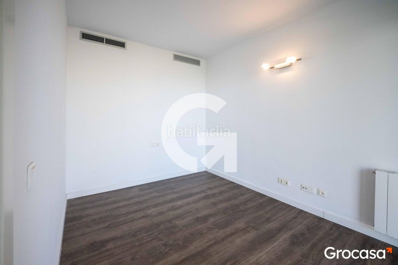 Foto 07387ff7-e36c-4a65-a477-19d4b38c4718. Casa aparellada amb calefacció aparcament piscina a Mataró