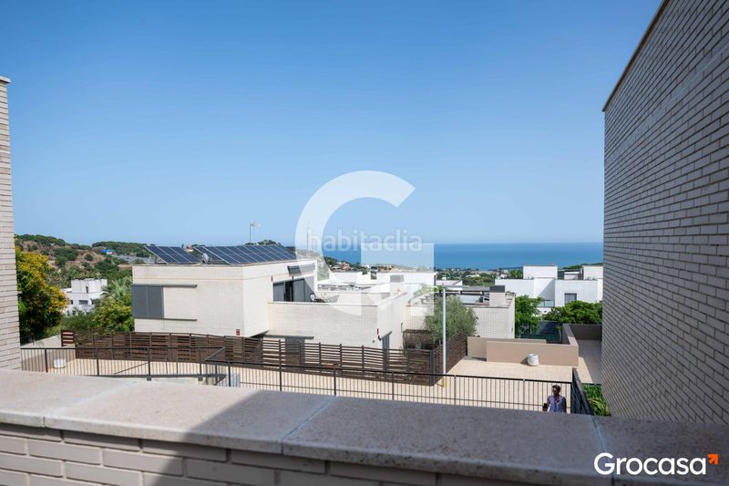 Foto 693aff97-a5ff-4658-b48a-6c35197a6129. Casa aparellada amb calefacció aparcament piscina a Mataró