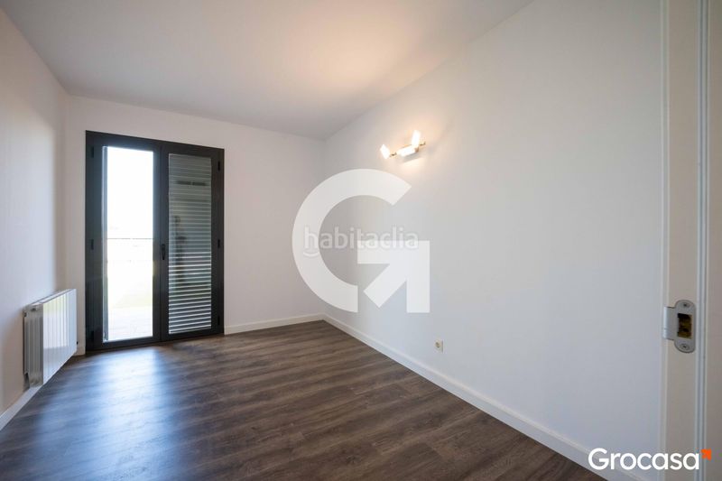 Foto 6ba3cee9-5aff-4abb-9e84-82a06748bac2. Casa aparellada amb calefacció aparcament piscina a Mataró