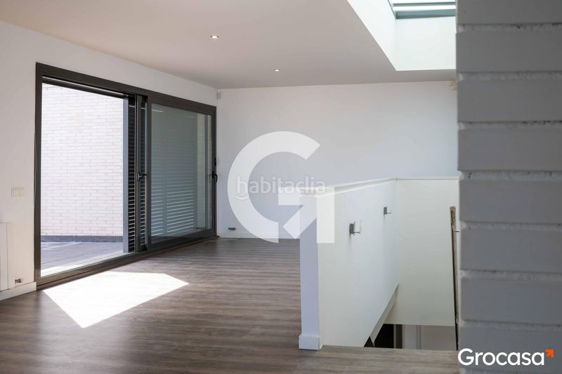 Foto 755a6b61-cc31-4c13-9e41-33cc6681d6c1. Casa aparellada amb calefacció aparcament piscina a Mataró