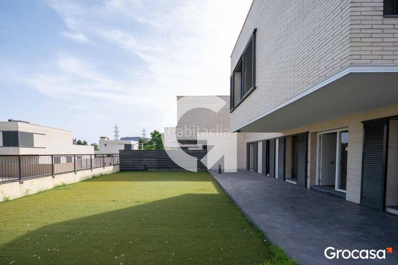 Foto bd5fb823-8b25-466f-b963-6796895aa8c5. Casa aparellada amb calefacció aparcament piscina a Mataró
