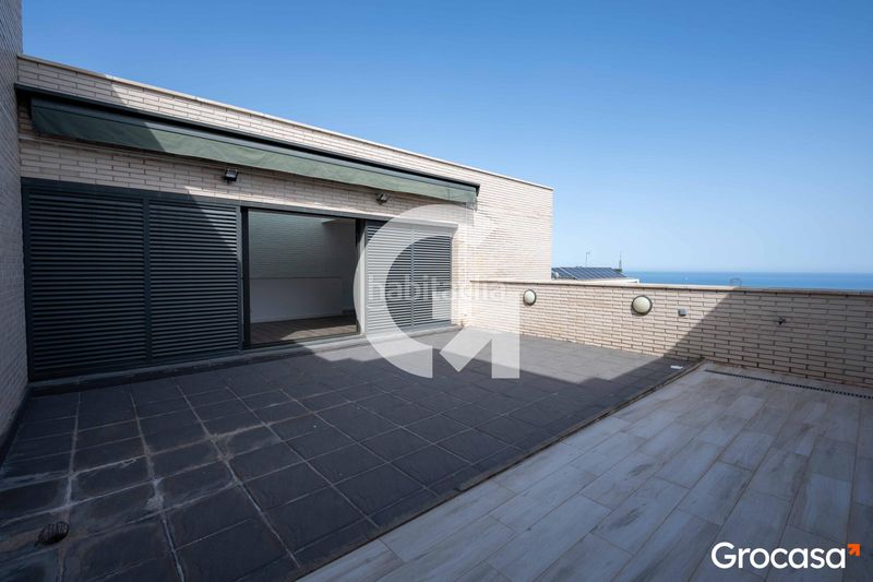 Foto be7a275d-cbaf-4aec-8812-bc77f2e74d27. Casa aparellada amb calefacció aparcament piscina a Mataró