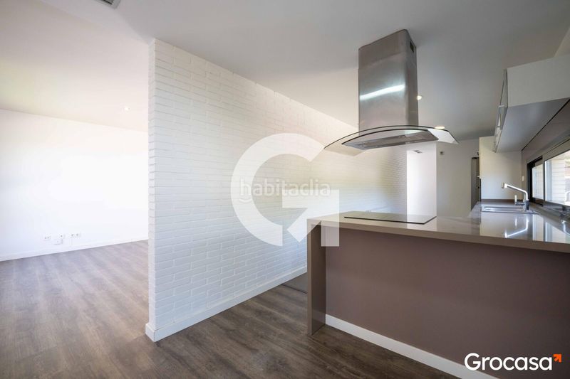 Foto d0b98ab9-ed35-478b-be46-a67aae13aba6. Casa aparellada amb calefacció aparcament piscina a Mataró