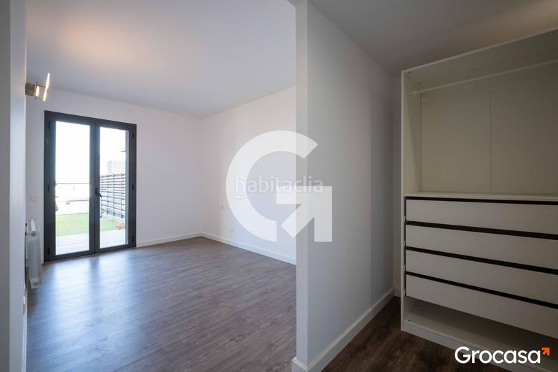 Foto e292a88b-9a9a-446c-9f52-c6ffce76d8cf. Casa aparellada amb calefacció aparcament piscina a Mataró