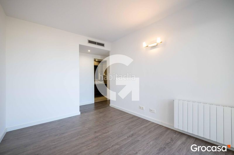 Foto f01f3a25-81c6-4e99-ac99-25e215ed2655. Casa aparellada amb calefacció aparcament piscina a Mataró