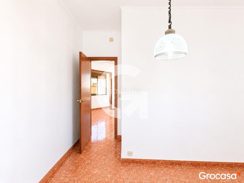 Foto cef3bbfa-66bd-4559-af8d-be5269a178ed. Pis a Sants-Badal Barcelona