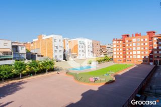 Pis a El Pedró. Oportunidad única! piso con piscina, ascensor y balcón