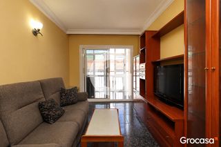 Pis  Cl joan fiveller. Piso luminoso de 3 habitaciones!