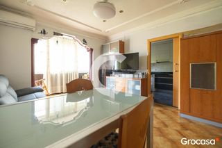 Flat  Av alcalde porqueras. Descubre tu próximo hogar en balàfia!