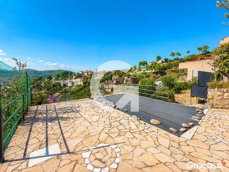 Foto cf8cf79a-b3e5-4741-934f-7f7d582ab959. Casa amb calefacció aparcament piscina a Vallirana