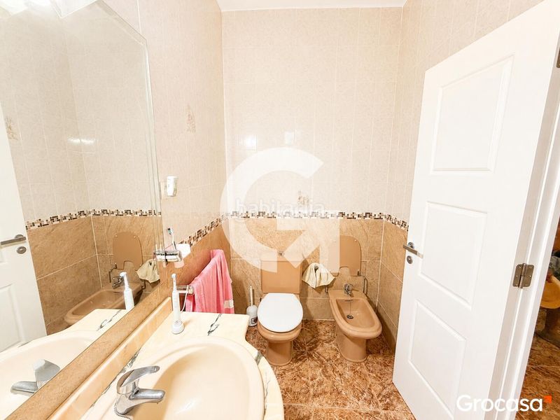 Foto f4a6992c-d448-48c8-a279-e578467d6ad5. Casa amb calefacció aparcament piscina a Vallirana