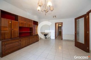 Pis  Rd rocablanca. Piso con ascensor, patio y balc�n