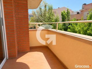 Etagenwohnung  Cl daoiz i velarde. Piso con balcón en rosescastellbell