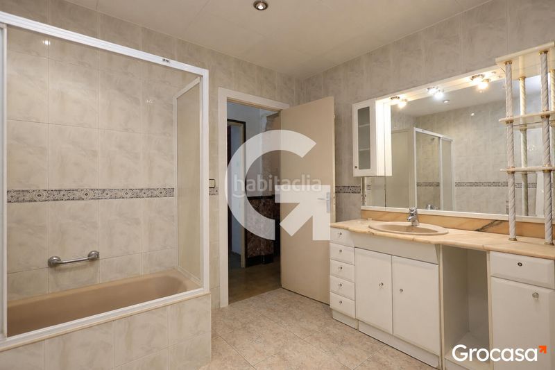 Foto 4e25b154-15eb-4c62-9fbb-ffe0a1d19fd0. Casa amb calefacció aparcament a Centre Viladecans