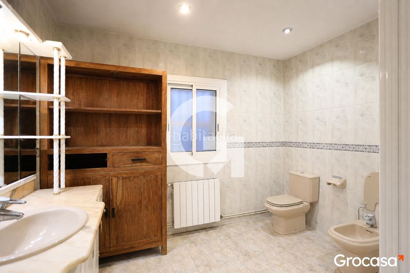 Foto a3dd3dfd-db67-48ed-9b61-ae184ab692c9. Casa amb calefacció aparcament a Centre Viladecans