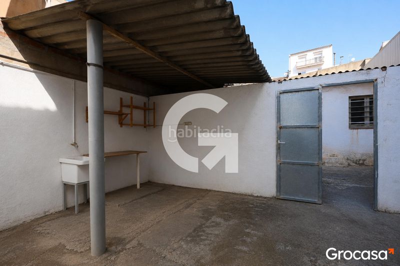 Foto f963ec04-da21-4d28-9fe9-8a18f022dd72. Casa amb calefacció aparcament a Centre Viladecans
