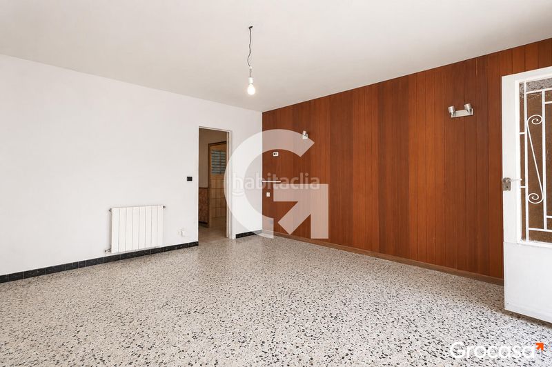 Foto fcd155f9-d2a3-481e-9d47-a259043db893. Casa amb calefacció aparcament a Centre Viladecans