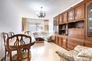 Pis  Av barcelona. Luminoso piso de 3 habitaciones con balcón en les planes, sant j